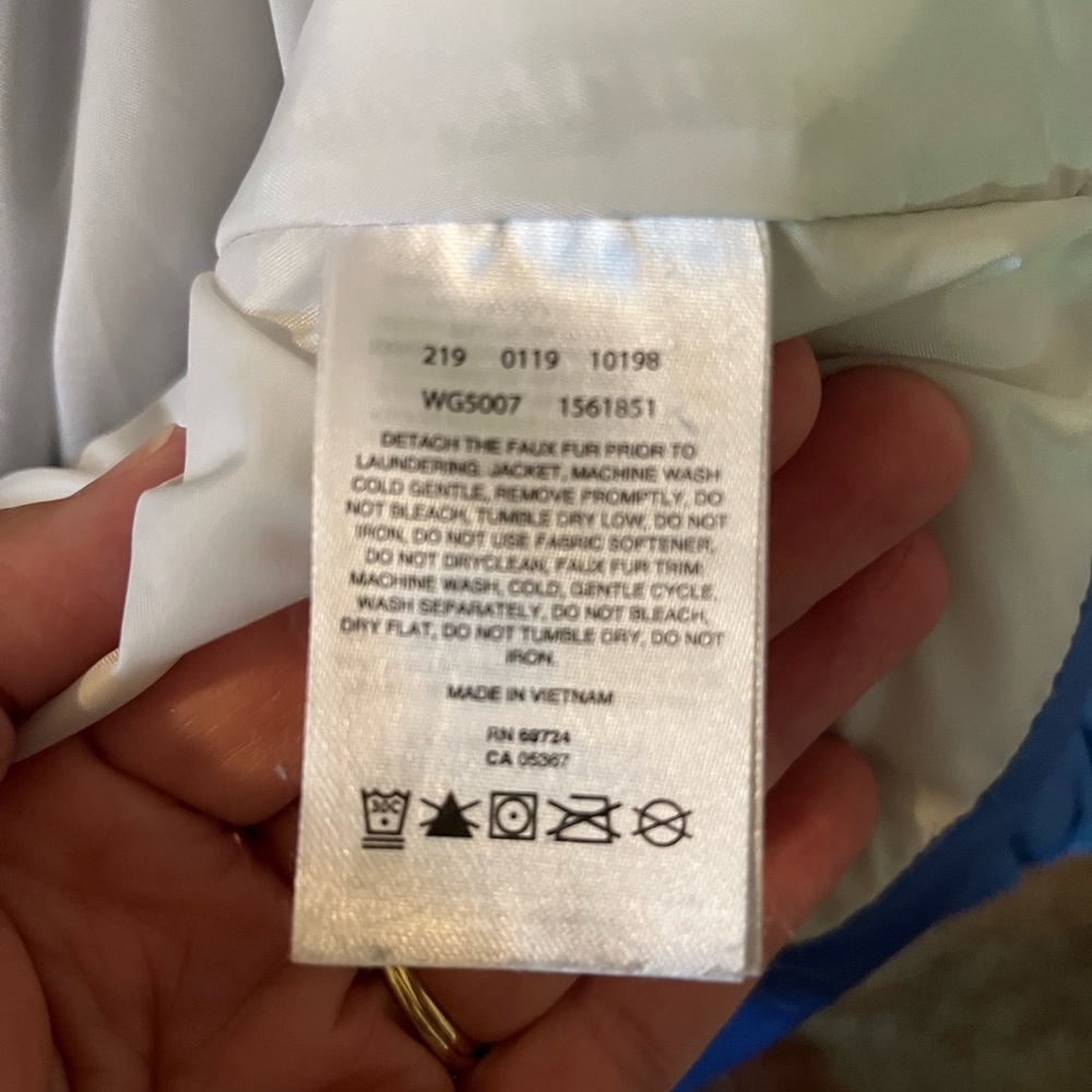 Girls Columbia Blue Fitted Puffer with Faux Fur Hood sz Med - Picture 3 of 12